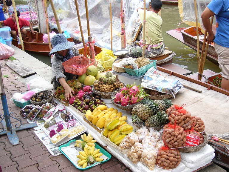 Damnoen Saduak schwimmender Markt mit River Kwai, Thailand